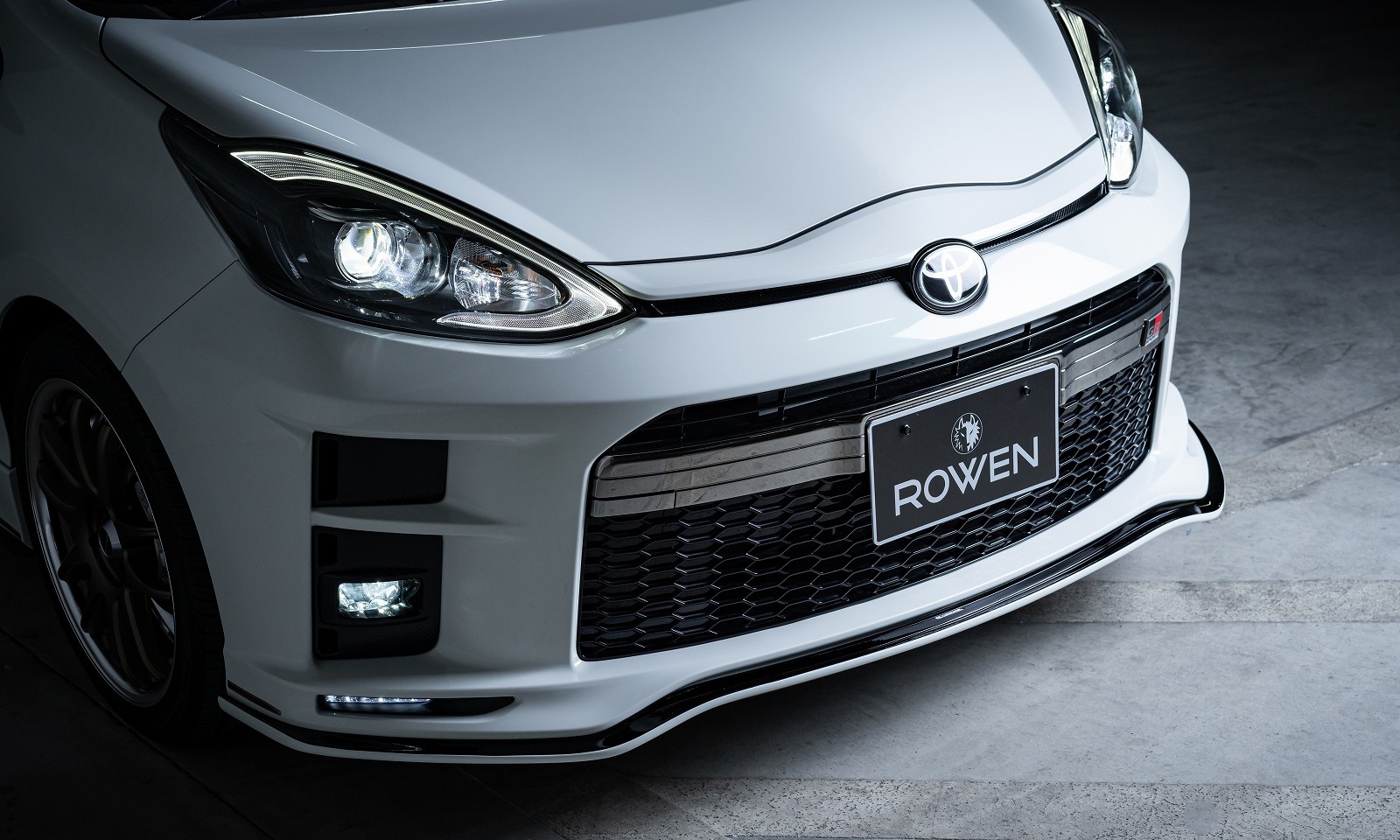 10 AQUA GR ｜TOYOTA｜BODY KIT｜ROWEN オフィシャルサイト