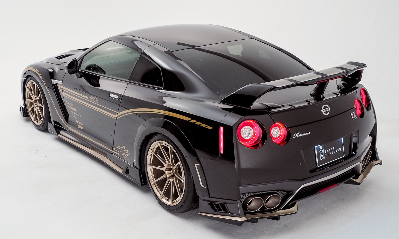 91%OFF!】 GT-R R35 前期 2007 12-2010 11 WORLD PLATINUM フロントバンパー スポットLEDあり  塗装取付込