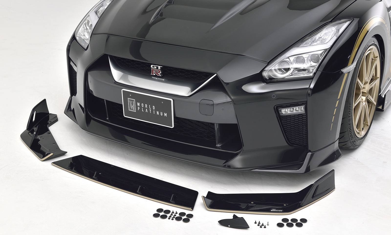 91%OFF!】 GT-R R35 前期 2007 12-2010 11 WORLD PLATINUM フロントバンパー スポットLEDあり  塗装取付込